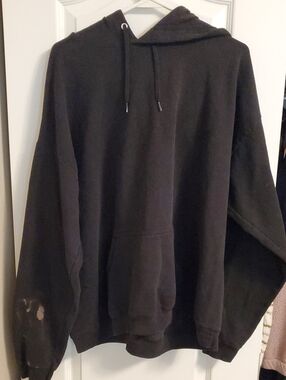 Men's Black Pullover Hoodie - Classic Casual Sweatshirt